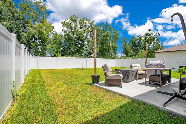 view of yard featuring a patio area