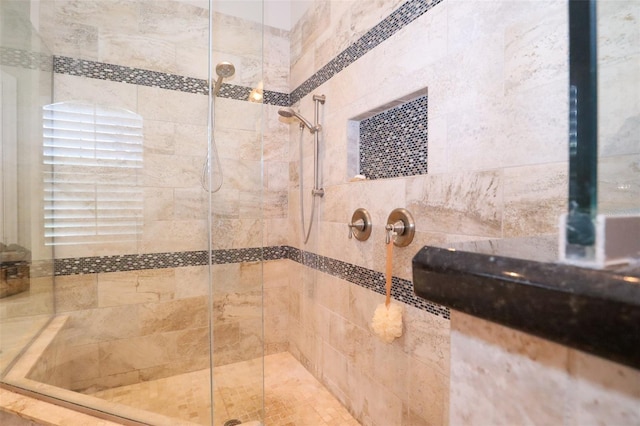 full bathroom featuring tiled shower