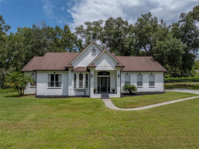 view of front facade with a front yard