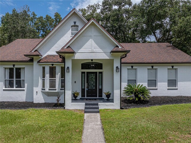 view of front facade with a front lawn