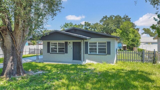 602 Taylor Blvd, Winter Haven, FL 33880 - bungalow-style home with concrete block siding