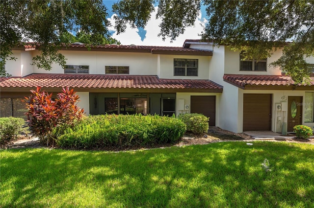 view of front of house featuring a front yard