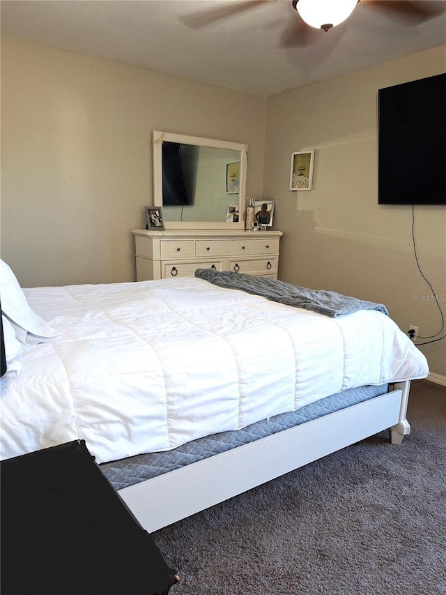 bedroom with ceiling fan and carpet