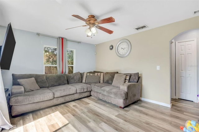 living room with light hardwood / wood-style floors and ceiling fan