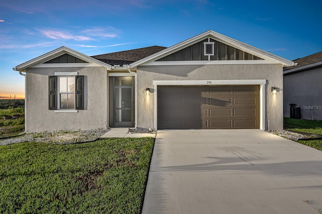 view of front of house featuring a garage and a yard