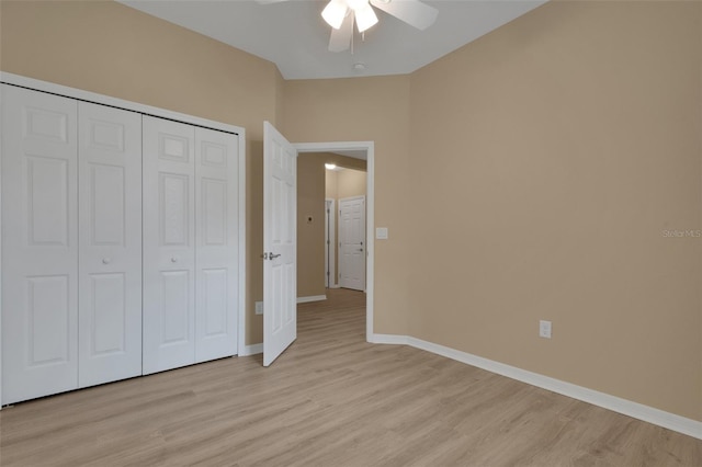 unfurnished bedroom featuring ceiling fan, light wood-type flooring, and a closet