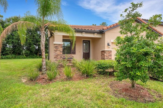 view of front of home featuring a front lawn