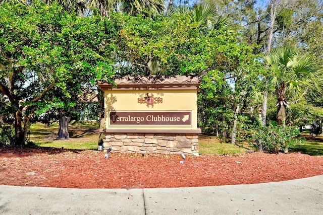 view of community / neighborhood sign