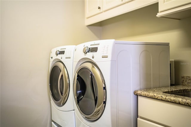 laundry room with cabinets and independent washer and dryer