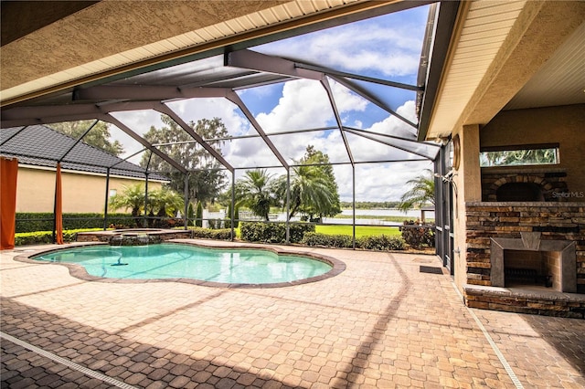 view of swimming pool featuring a lanai, an in ground hot tub, and a patio