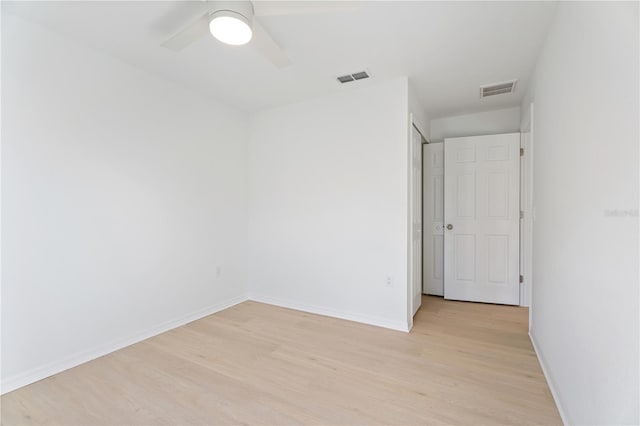 empty room featuring light hardwood / wood-style floors and ceiling fan