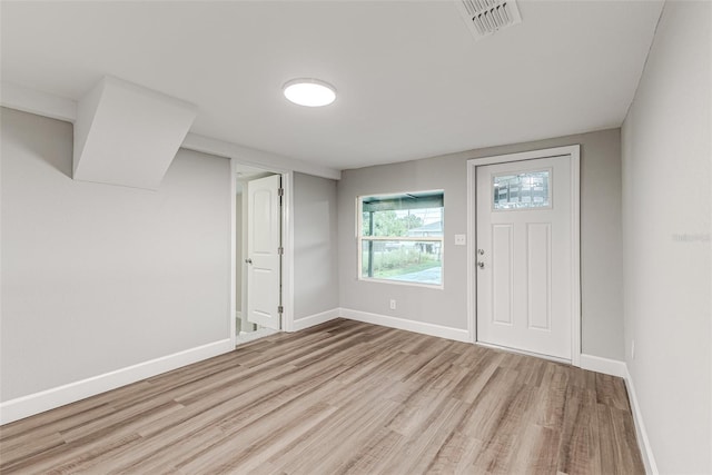 entryway with baseboards, visible vents, and light wood-style floors