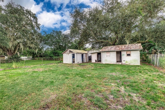 view of yard with a storage shed, an outdoor structure, and a fenced backyard