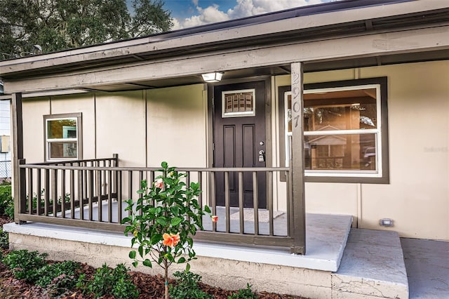 property entrance featuring stucco siding