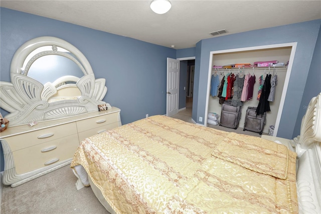 bedroom featuring carpet floors and a closet