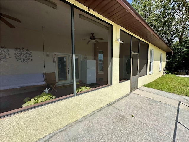 view of patio with ceiling fan