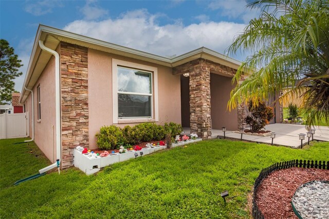 view of front of home with a front lawn