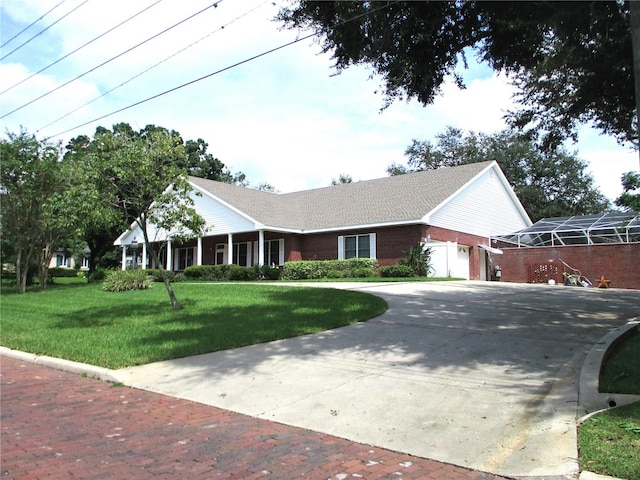 view of front facade featuring a front yard