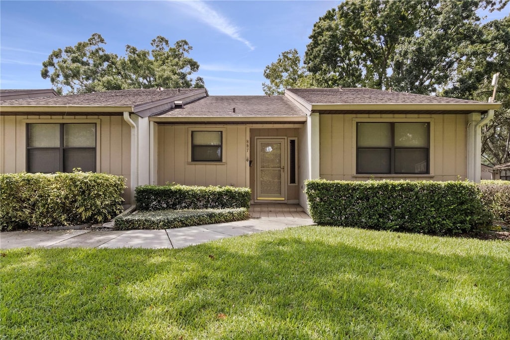 ranch-style house with a front lawn