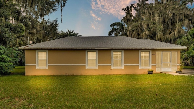 view of front of house with a front lawn