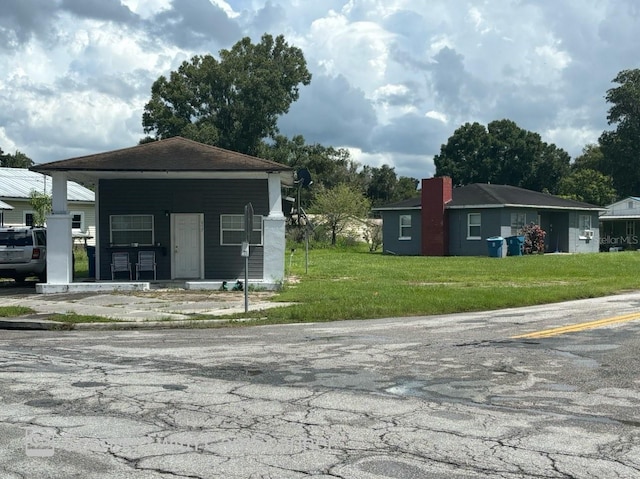 exterior space featuring a front yard