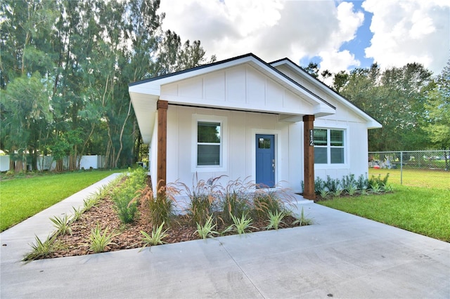 view of front of home with a front lawn