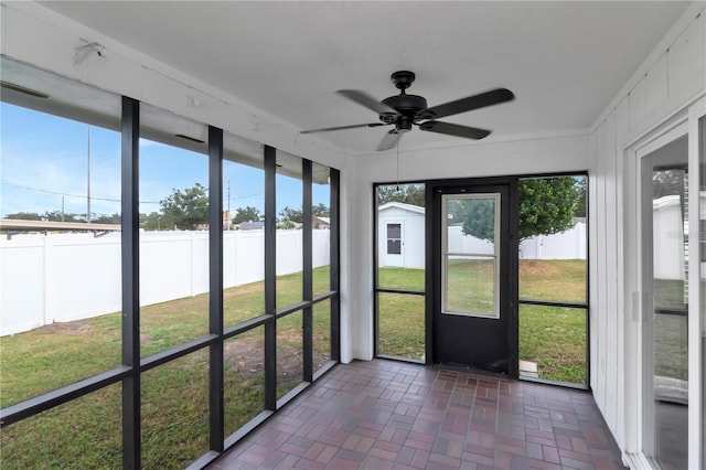 4618 Crestview Ln, Lakeland, FL 33813 - unfurnished sunroom featuring a ceiling fan