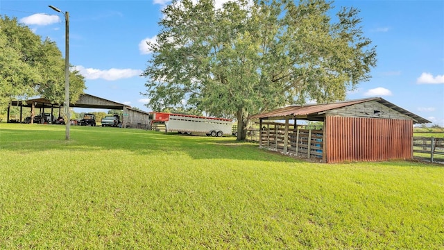 view of yard featuring an outbuilding