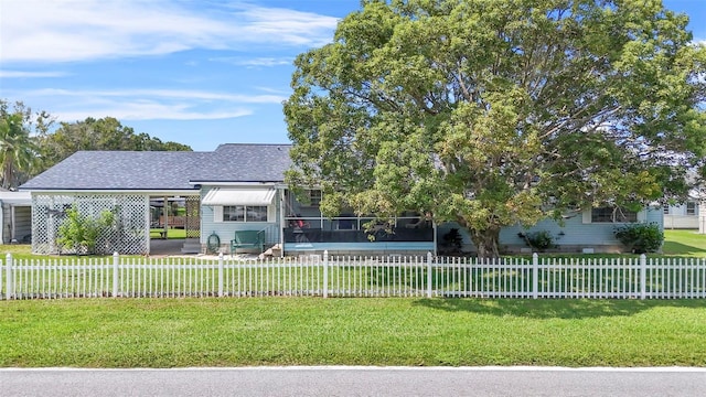 view of front of home featuring a front lawn