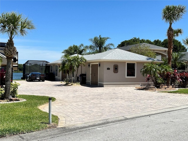 view of front of property featuring a front lawn and a carport