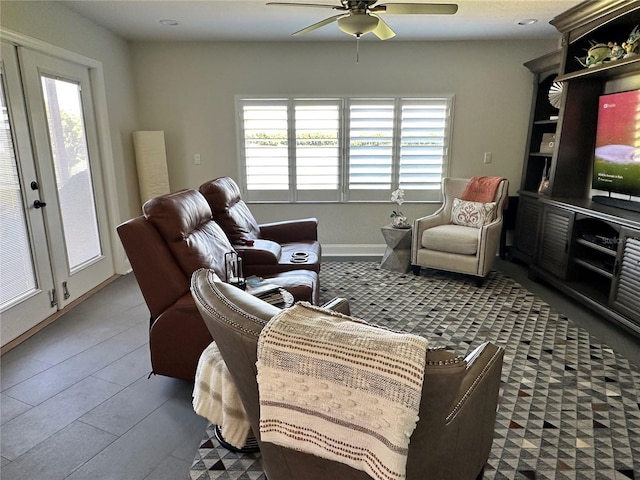 living room featuring a wealth of natural light and a ceiling fan