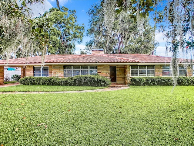 ranch-style house featuring a front lawn