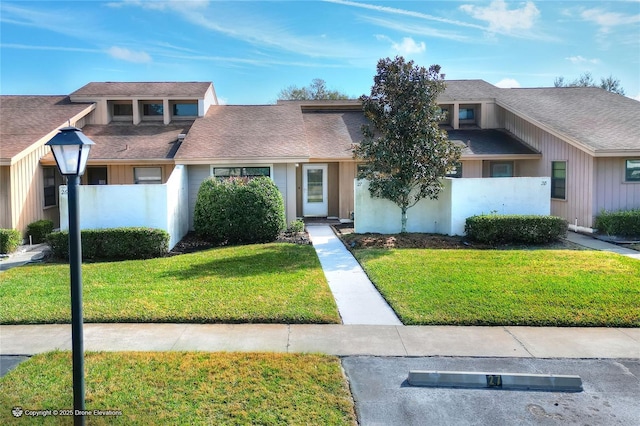 view of front of house with a front lawn