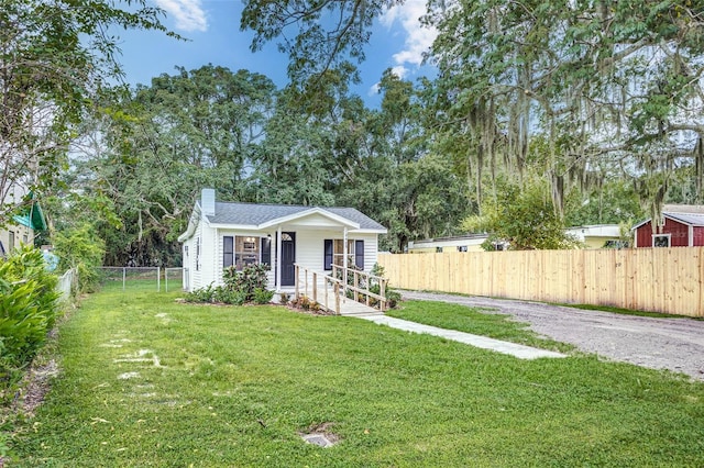 view of front of home with a front lawn