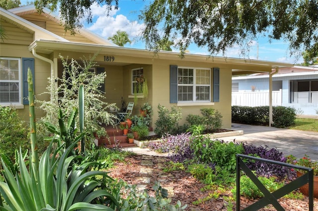 view of front of home with fence and concrete driveway