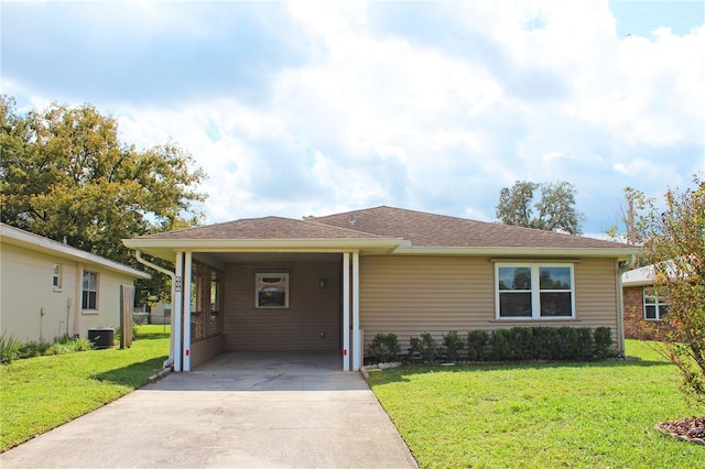 view of front of property featuring cooling unit, a front lawn, and a carport