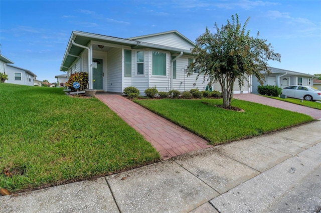 ranch-style house featuring a front yard