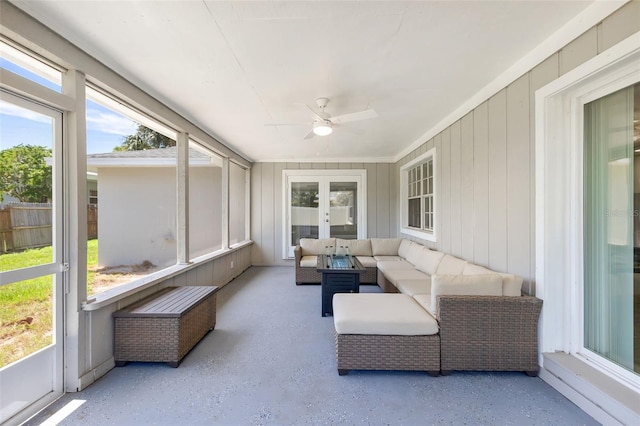 sunroom with ceiling fan