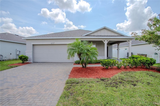 view of front facade featuring a front yard and a garage