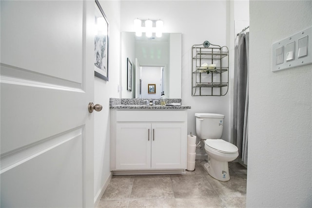 bathroom with curtained shower, vanity, and toilet