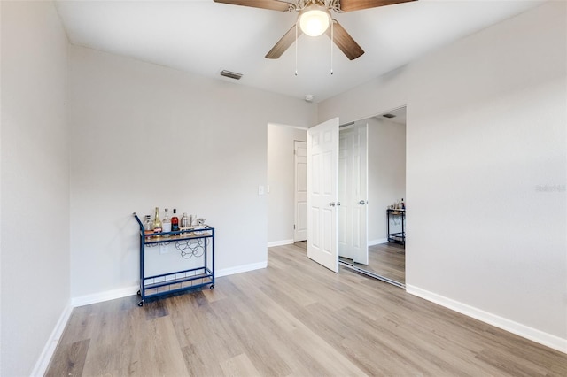 unfurnished room featuring light hardwood / wood-style floors and ceiling fan