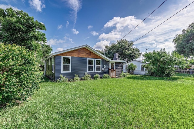 view of front of property with a front yard