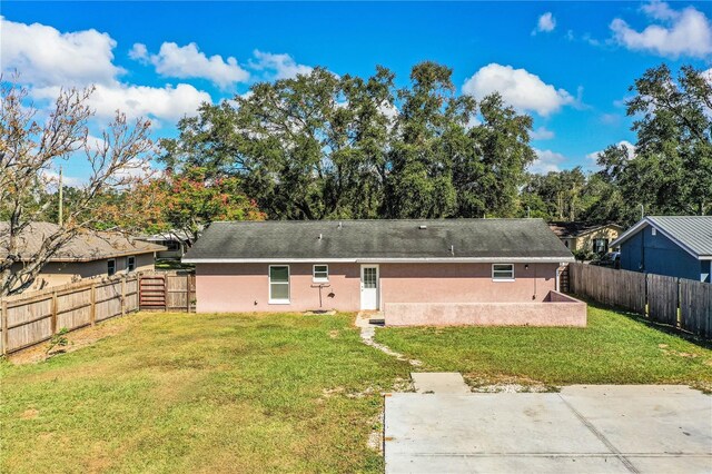 3933 Strickland Ct, Lakeland, FL 33812 - rear view of house with stucco siding