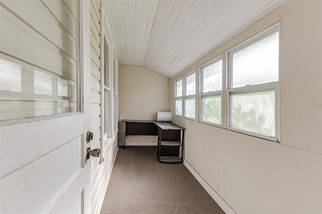 sunroom with lofted ceiling