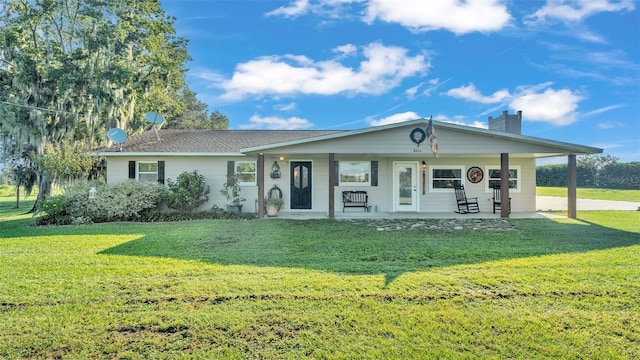 ranch-style home featuring a front lawn