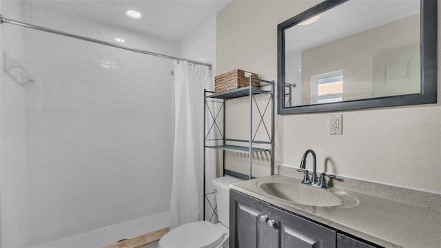 bathroom with a shower with curtain, vanity, and toilet