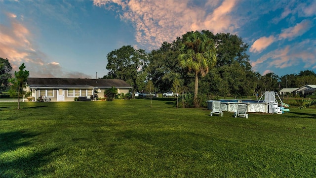 view of yard at dusk