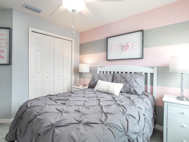 bedroom with ceiling fan, carpet floors, and a closet