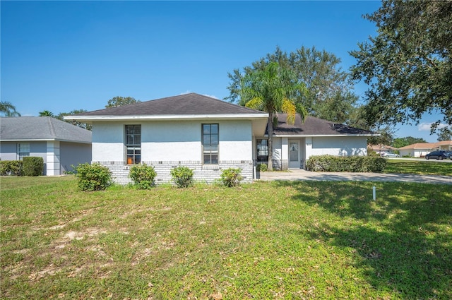 view of front of house with a front lawn