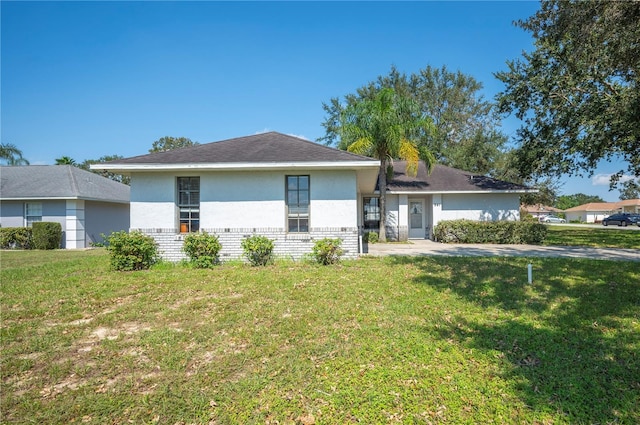 941 Devonshire Way, Lake Wales, FL 33853 - view of front of property with a front lawn and stucco siding